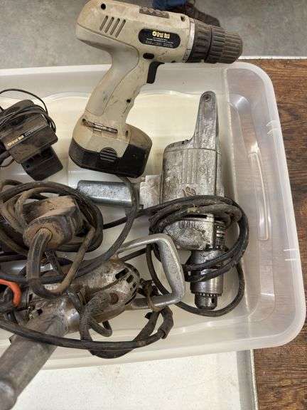 Assorted power tools