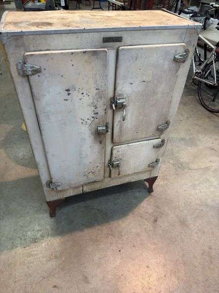 Metal ice box, screw comes out of back leg 34x16x48