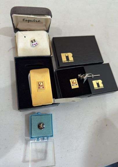 Gm and Saturn pins