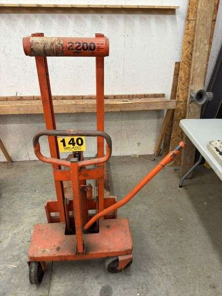 Inter lift 2200 pallet lift