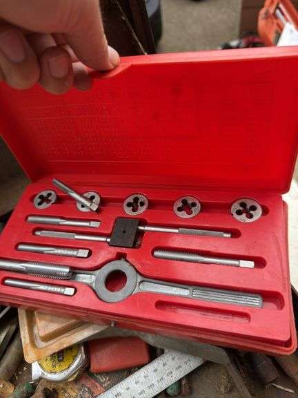 Tap and dies, metal toolbox