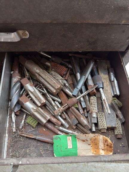 Tap and dies, metal toolbox