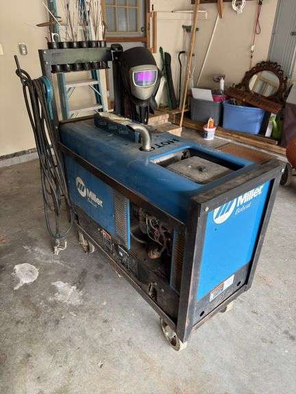 1999 Miller bobcat 225 Welder