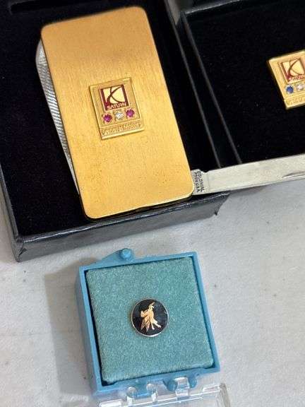 Gm and Saturn pins