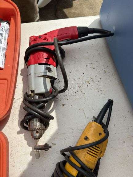 Assorted power tools