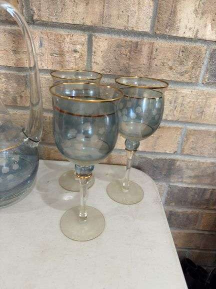 Decantur and 3 stems