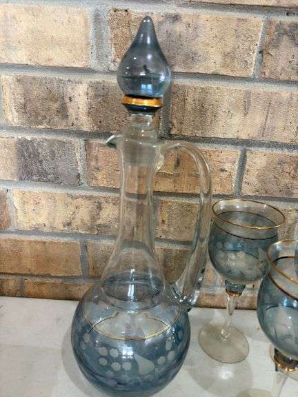 Decantur and 3 stems