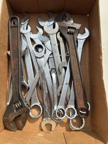 Assorted wrenches