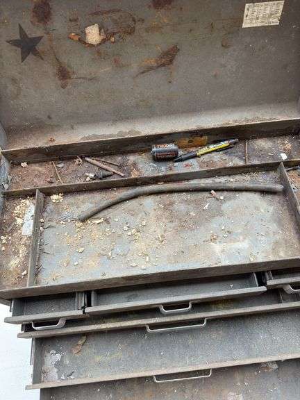 Metal tool box