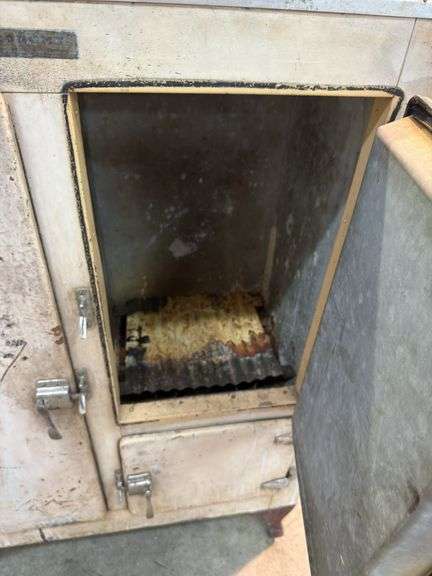 Metal ice box, screw comes out of back leg 34x16x48