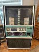 Encore cd style jukebox w/ CDs