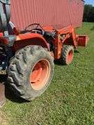 Kubota L3130 4wd tractor & loader with box scraper 1,045 hours