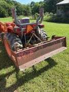 Kubota L3130 4wd tractor & loader with box scraper 1,045 hours