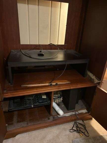 Entertainment center