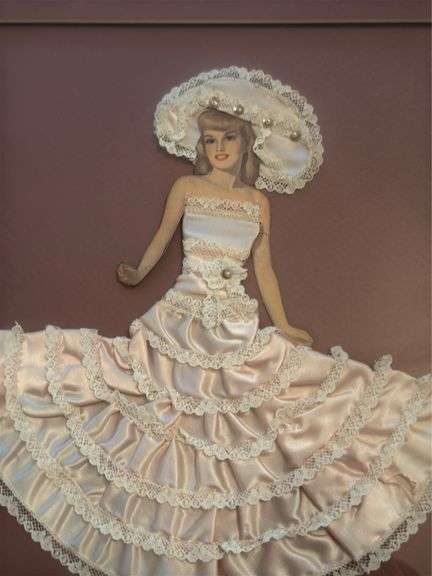 Paper dolls