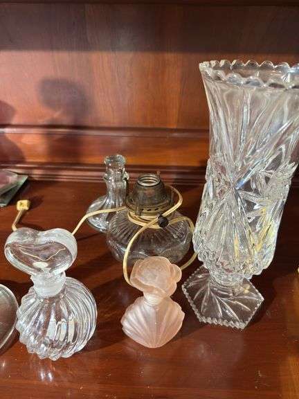 Assorted glassware and decorative items