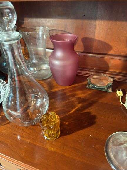 Assorted glassware and decorative items