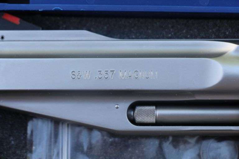 S&W  686-6  "Pro Series"  .357 BOX