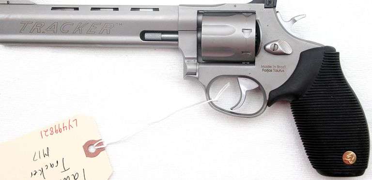 Taurus Tracker M17   17hmr  box
