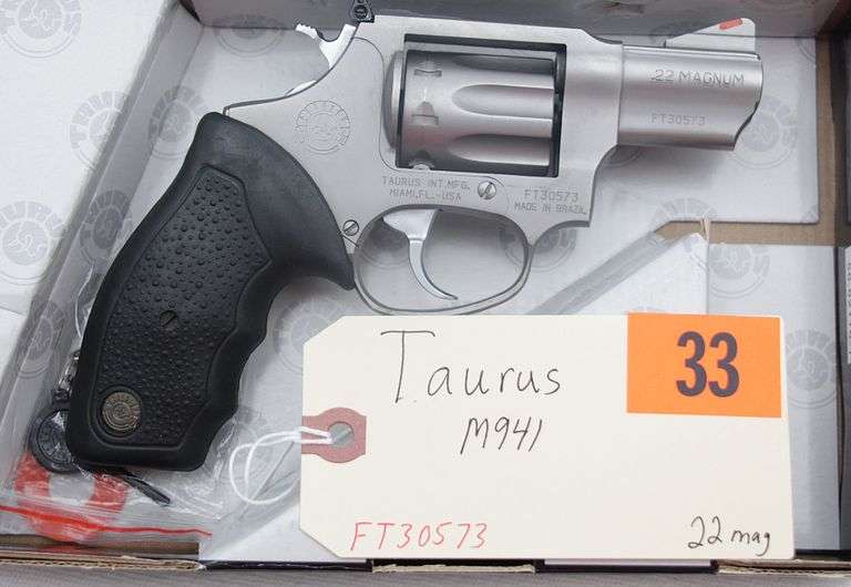 Taurus M941   .22 mag   box