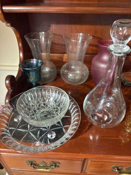Assorted glassware and decorative items