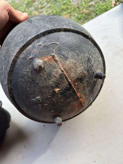 Cast iron pot and kettle