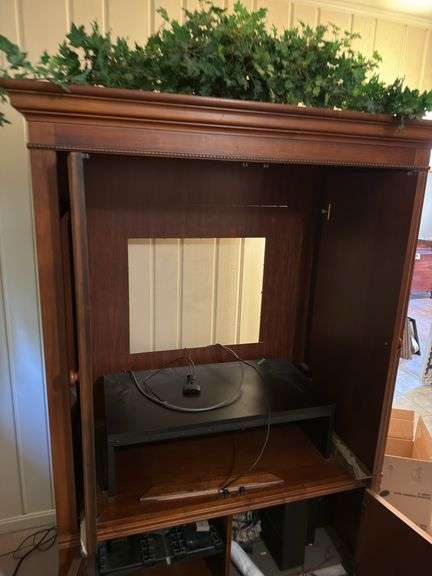 Entertainment center