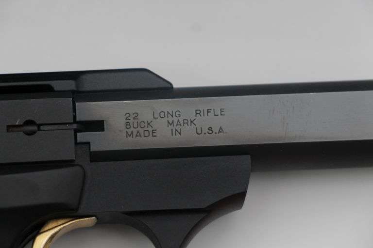 Browning Buck Mark  .22  BOX