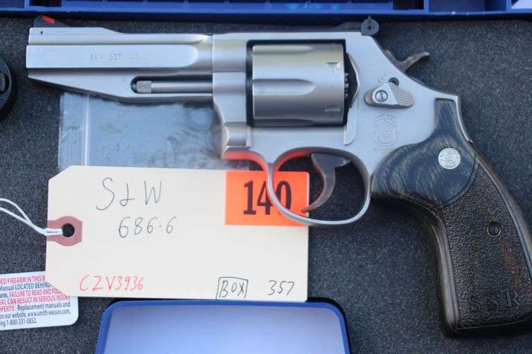 S&W  686-6  "Pro Series"  .357 BOX
