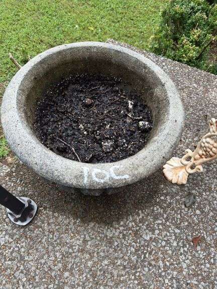 Concrete flower pot