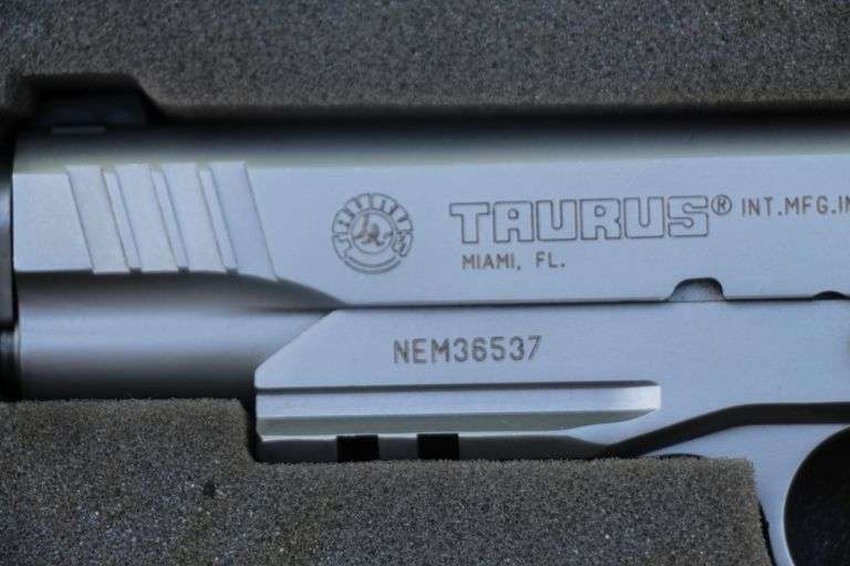 Taurus PT-1911AR   .45 BOX