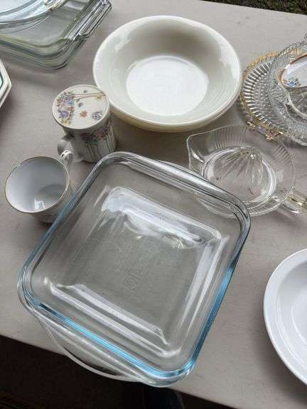 Everyday dishes and cookware