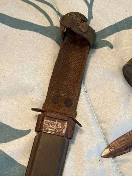 Bayonet and flash light