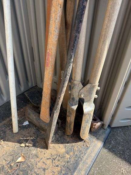 Hand tools, rock bar