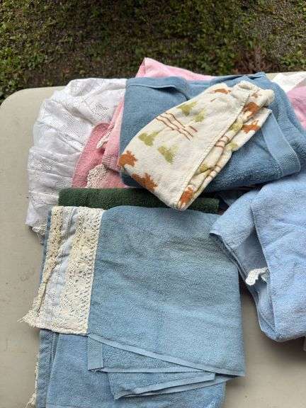 Assorted towels