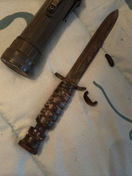 Bayonet and flash light
