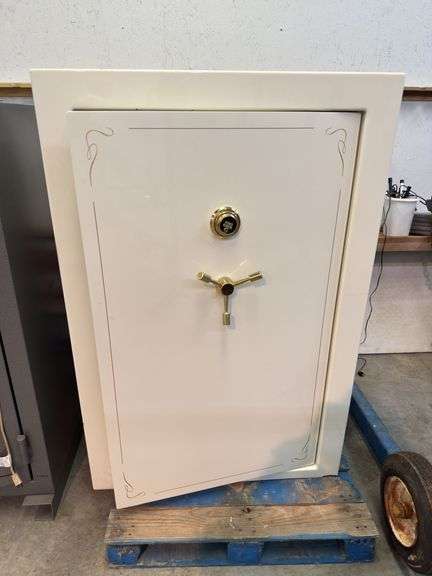 Sportsman, Safes, Car Lifts ONLINE ONLY