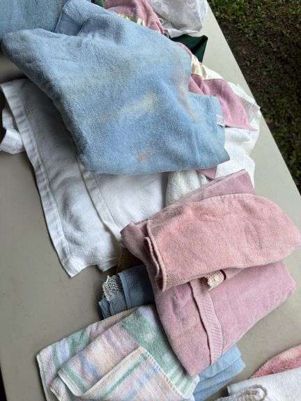 Assorted towels