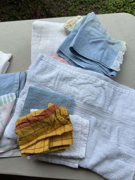 Assorted towels