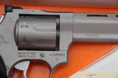 Taurus Tracker M17   17hmr  box