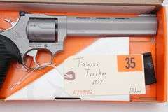 Taurus Tracker M17   17hmr  box