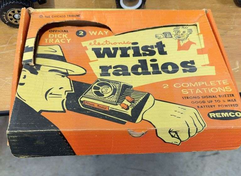 Dick Tracy wrist radio