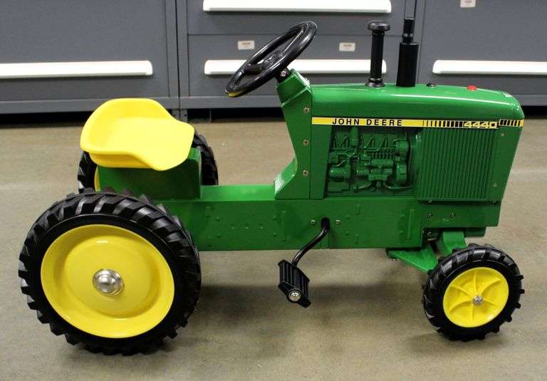 JD 4440 pedal tractor