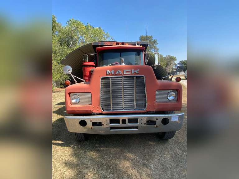 1988 Mack R688 Tandem Axle 6x4 Dump Truck - Gavel Roads Online