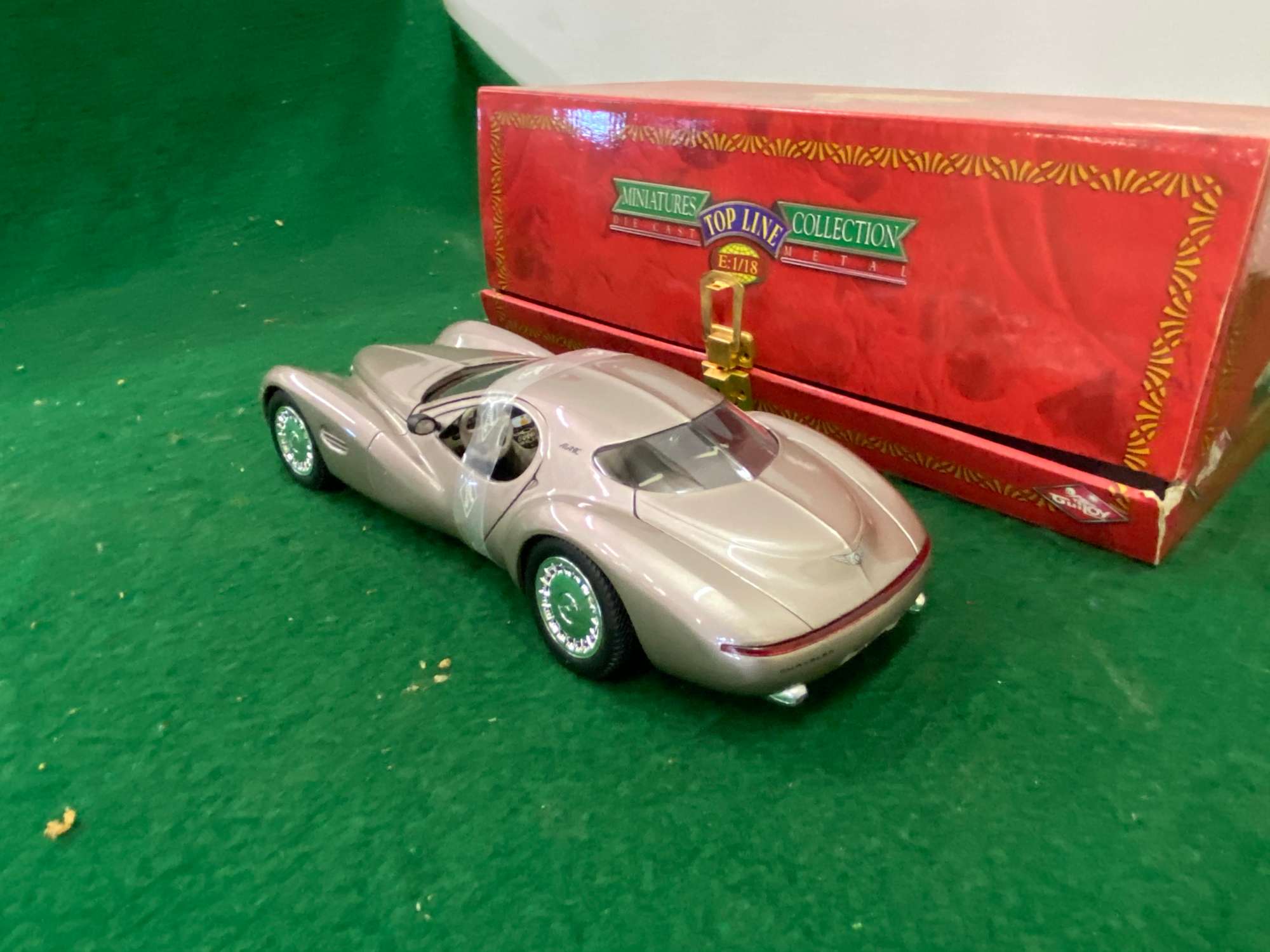 1-18 1995 CHRYSLER Atlantic coupe die-cast Brand New Guiloy "Top Line