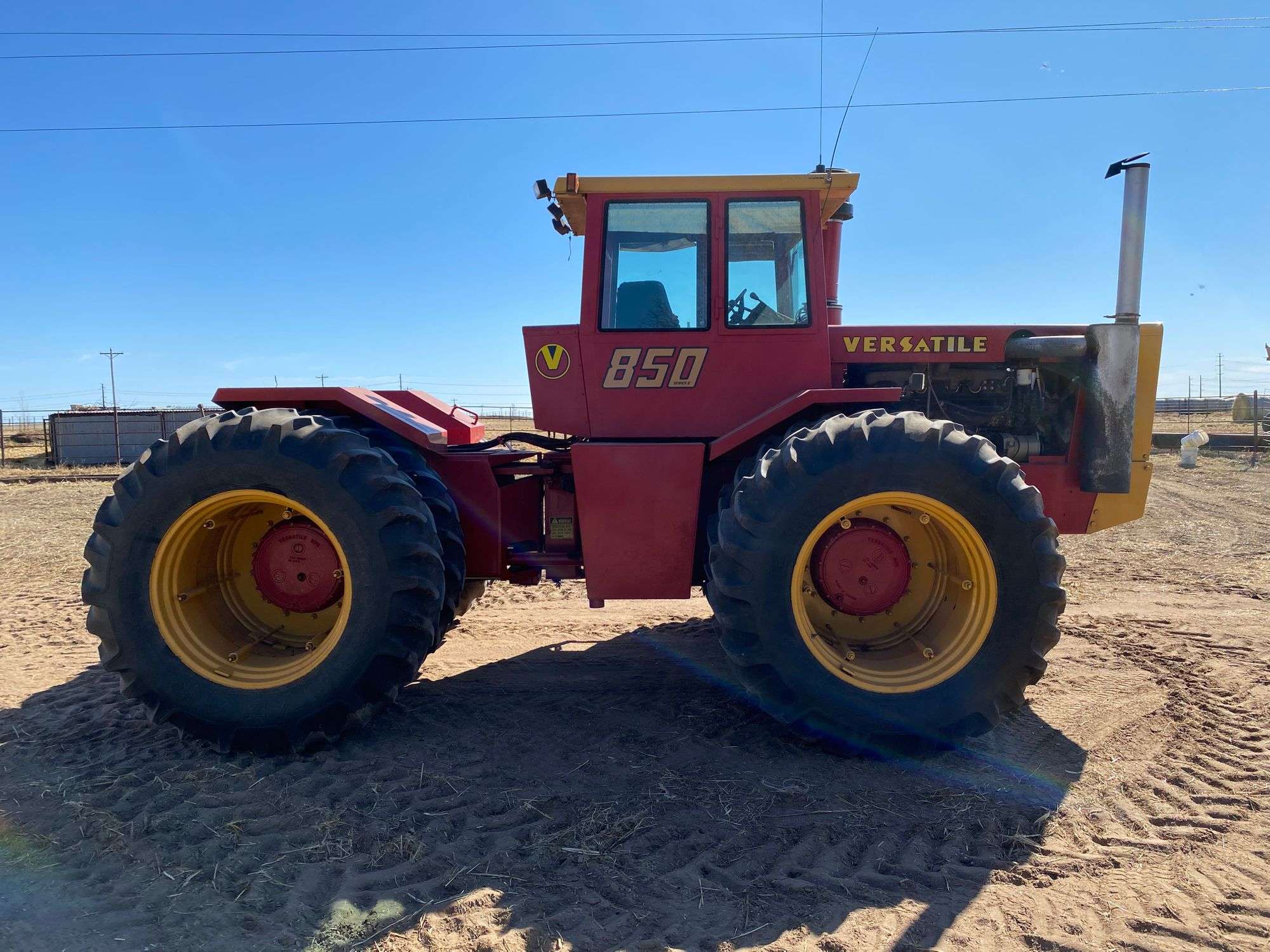 1977 John Deere 850 Tractor Versatile 850 | Tractor & Construction