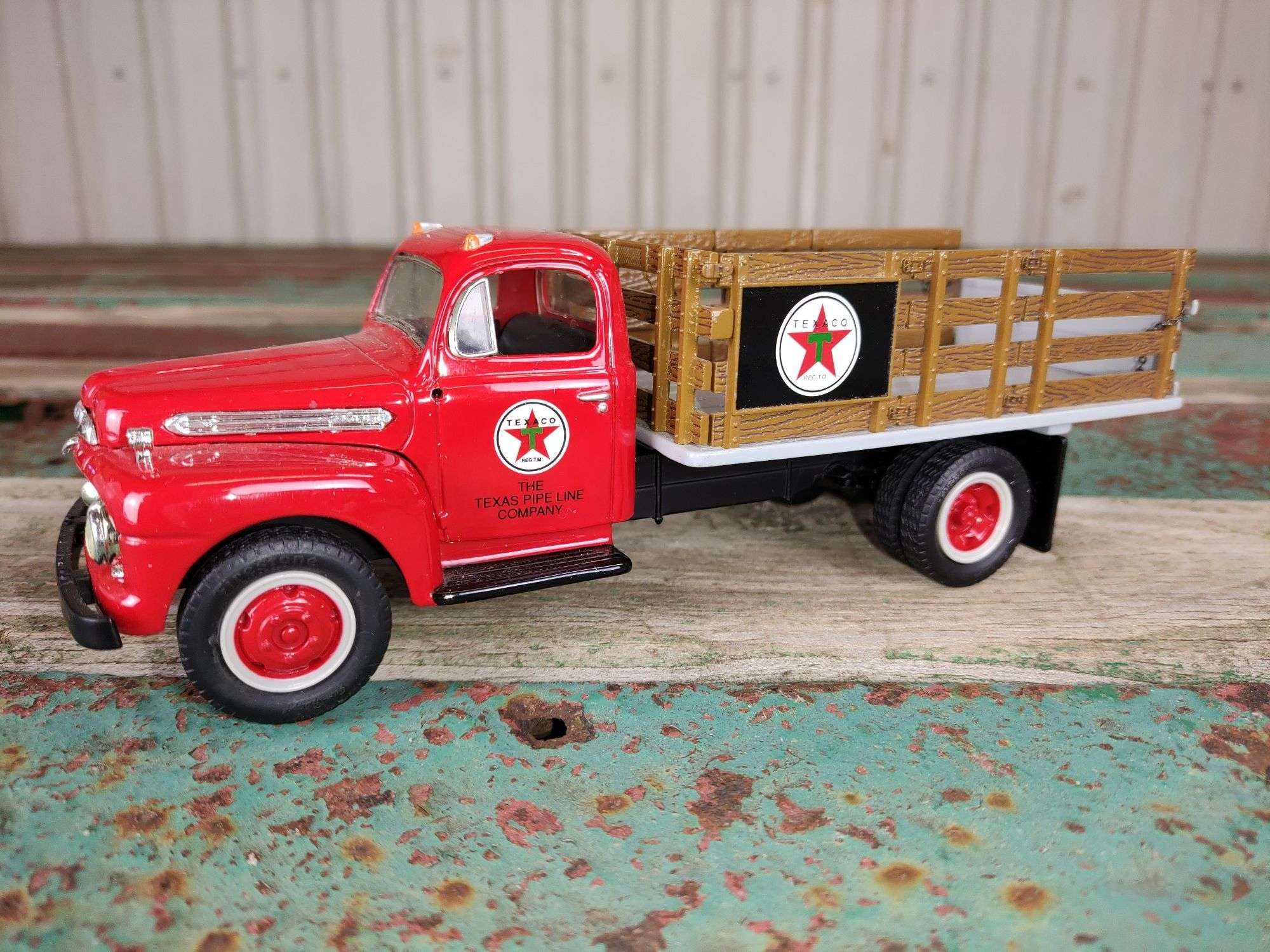 First Gear 1/34 Scale 1951 Ford F-6 Full Rack Stake Truck 1/34