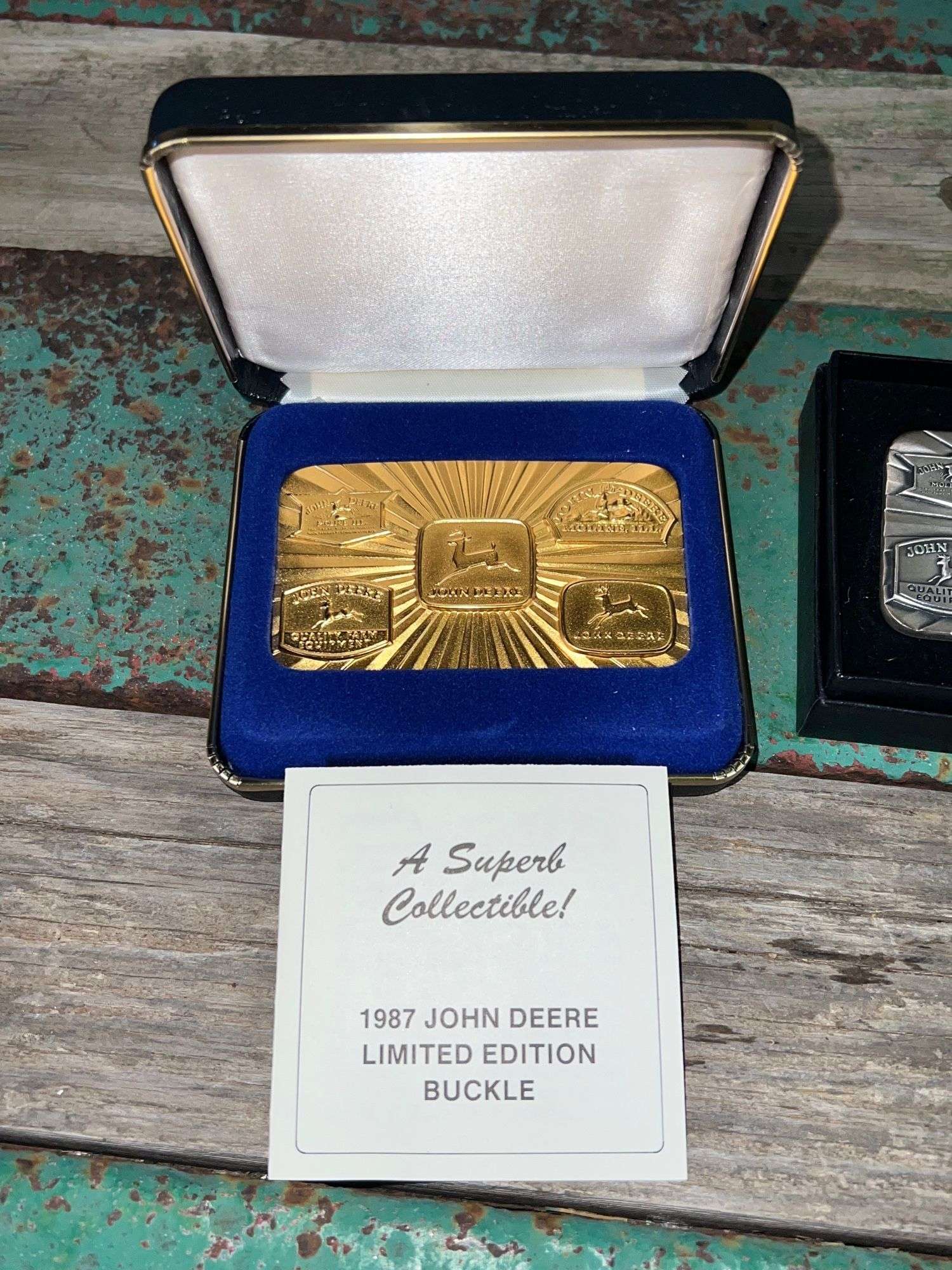 John Deere Credit Limited Edition Gold Toned Belt Buckle #119 RARE!! John Deere Des Moines Iowa Plant 9950 Cotton Picker  main image 3