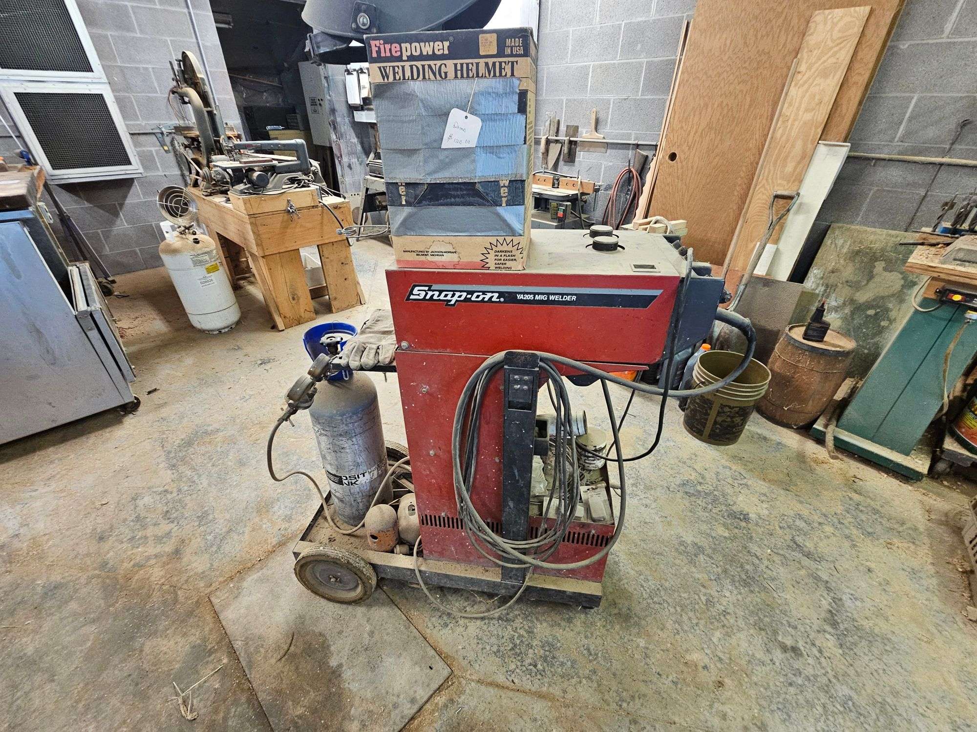 Snap-On YA205 Mig Welder - Gavel Roads Online Auctions
