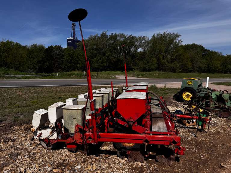 Allis-Chalmers 600 Planter
